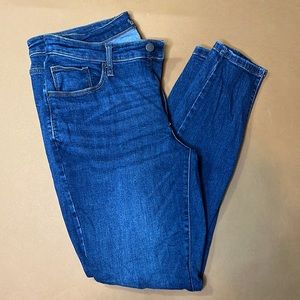 Universal Thread Curvy Jeans